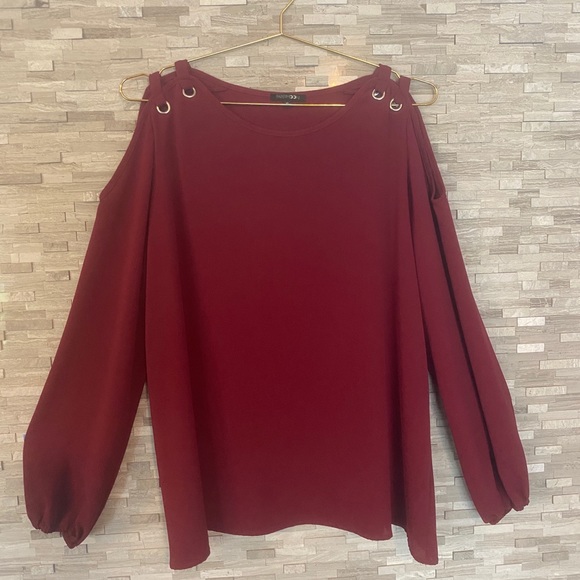 Papermoon maroon cold shoulder grommet top - Picture 2 of 3